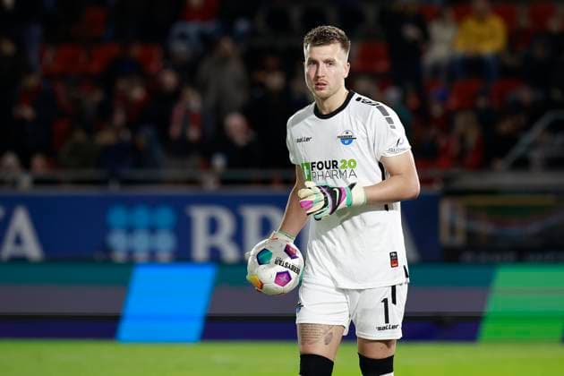 23 02 2024, xavx, Soccer 2 Bundesliga, SV Wehen Wiesbaden SC Paderborn 07 emspor, v l Goalkeeper Pelle Boevink SC Paderborn 07 DFL DFB REGULATIONS PROHIBIT ANY USE OF PHOTOGRAPHS as IMAGE SEQUENCES and or QUASI VIDEO Wiesbaden