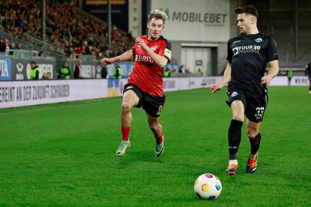 23 02 2024, xavx, Soccer 2 Bundesliga, SV Wehen Wiesbaden SC Paderborn 07 emspor, v l Thijmen Goppel SV Wehen Wiesbaden , Marcel Hoffmeier SC Paderborn 07 DFL DFB REGULATIONS PROHIBIT ANY USE OF PHOTOGRAPHS as IMAGE SEQUENCES and or QUASI VIDEO Wiesbaden