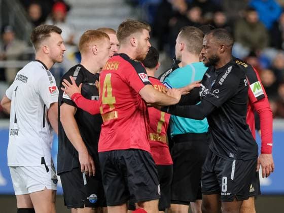 Altercation between Marcus Mathisen SV Wehen Wiesbaden, 24 and David Kinsombi SC Paderborn 07, 08 , GER, SV Wehen Wiesbaden vs SC Paderborn 07, Football, 2 Bundesliga, Matchday 23, Season 2023 2024, 23 02 2024 DFL REGULATES PROHIBIT ANY USE OF PHOTOGRAPHS AS IMAGE SEQUENCES AND OR QUASI VIDEO GER, SV Wehen Wiesbaden vs SC Paderborn 07, Football, 2 Bundesliga, Matchday 23, Season 2023 2024, 23 02 2024 Wiesbaden Copyright: xEibner-Pressefoto FlorianxWieganx EP_FWD