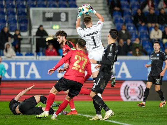 Pelle Boevink SC Paderborn 07, 01 on the ball, GER, SV Wehen Wiesbaden vs SC Paderborn 07, Football, 2 Bundesliga, Matchday 23, Season 2023 2024, 23 02 2024 DFL REGULATIONS PROHIBIT ANY USE OF PHOTOGRAPHS AS IMAGE SEQUENCES AND OR QUASI VIDEO GER, SV Wehen Wiesbaden vs SC Paderborn 07, Football, 2 Bundesliga, Matchday 23, Season 2023 2024, 23 02 2024 Wiesbaden Copyright: xEibner-Pressefoto FlorianxWieganx EP_FWD