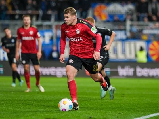 Lasse Guenther SV Wehen Wiesbaden, 29 on the ball, GER, SV Wehen Wiesbaden vs SC Paderborn 07, Football, 2 Bundesliga, Matchday 23, Season 2023 2024, 23 02 2024 DFL REGULATIONS PROHIBIT ANY USE OF PHOTOGRAPHS AS IMAGE SEQUENCES AND OR QUASI VIDEO GER, SV Wehen Wiesbaden vs SC Paderborn 07, Football, 2 Bundesliga, Matchday 23, Season 2023 2024, 23 02 2024 Wiesbaden Copyright: xEibner-Pressefoto FlorianxWieganx EP_FWD