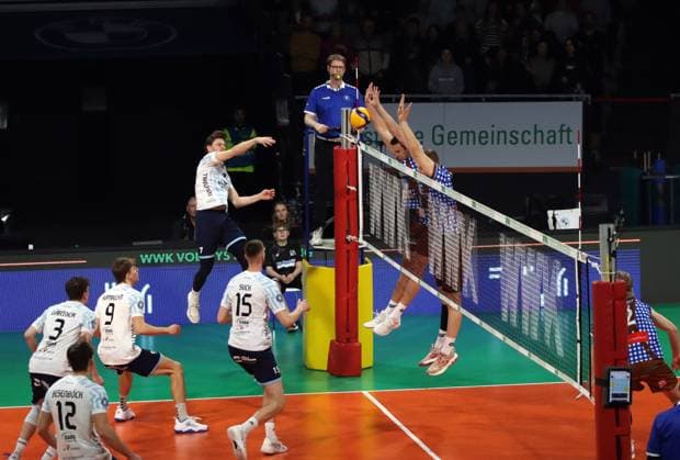 Volleyball Bundesliga Men, WWK Volleys Herrsching vs ASV Dachau, 23 02 2024 Volleyball Bundesliga Men, WWK Volleys Herrsching blue vs ASV Dachau white , Main Round, Munich, 23 02 2024 Picture Attack Fabian Bergmoser 7, ASV Dachau vs Block Herrsching Copyright: xBEAUTIFULxSPORTS NilsxKoepkex