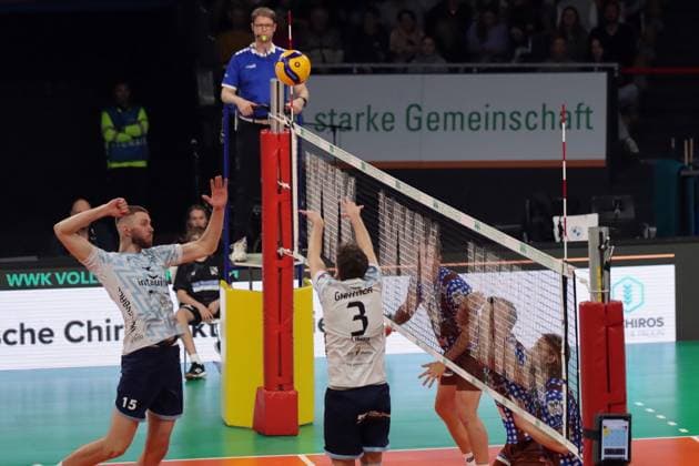 Volleyball Bundesliga Men, WWK Volleys Herrsching vs. ASV Dachau, 23 02 2024 Volleyball Bundesliga Men, WWK Volleys Herrsching blue vs. ASV Dachau white , Main Round, Munich, 23 02 2024 Picture Moritz Gärtner 3, ASV Dachau with Fabian Suck 15, ASV Dachau Copyright: xBEAUTIFULxSPORTS NilsxKoepkex