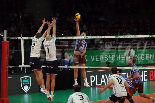 Volleyball Bundesliga Men, WWK Volleys Herrsching vs ASV Dachau, 23 02 2024 Volleyball Bundesliga Men, WWK Volleys Herrsching blue vs ASV Dachau white , Main Round, Munich, 23 02 2024 Picture Attack Jonas Kaminski 8, WWK Volleys Herrsching vs Patrick Rupprecht 9, ASV Dachau , Iven Fietje Ferch 1, ASV Dachau Copyright: xBEAUTIFULxSPORTS NilsxKoepkex