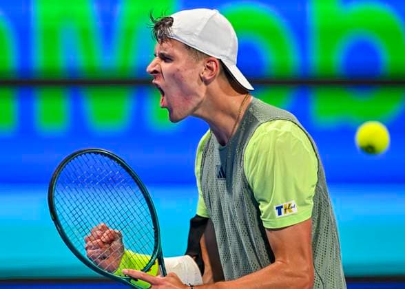 ATP, Tennis Herren Qatar Exxonmobil Open Tennis Tournament 2024 Jakub Mensik from the Czech Republic is playing against Gael Monfils of France in his semifinal singles match at the ATP Qatar ExxonMobil Open tennis tournament at the Khalifa International Tennis Complex in Doha, Qatar, on February 23, 2024. DOHA Qatar  Copyright: xNoushadxThekkayilx originalFilename:varittyakkal-atpqatar240223_npfN5.jpg