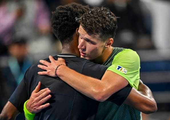 ATP, Tennis Herren Qatar Exxonmobil Open Tennis Tournament 2024 Jakub Mensik (R) of the Czech Republic is shaking hands with Gael Monfils of France after winning the semifinal singles match at the ATP Qatar ExxonMobil Open tennis tournament at the Khalifa International Tennis Complex in Doha, Qatar, on February 23, 2024. DOHA Qatar  Copyright: xNoushadxThekkayilx originalFilename:varittyakkal-atpqatar240223_npMtL.jpg