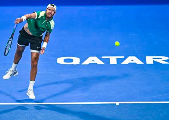 ATP, Tennis Herren Qatar Exxonmobil Open Tennis Tournament 2024 Karen Khachanov is playing against Alexei Popyrin of Australia in his semifinal singles match at the ATP Qatar ExxonMobil Open tennis tournament at the Khalifa International Tennis Complex in Doha, Qatar, on February 23, 2024. DOHA Qatar  Copyright: xNoushadxThekkayilx originalFilename:varittyakkal-atpqatar240223_npxSc.jpg