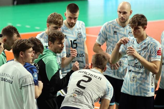 Volleyball Bundesliga Men, WWK Volleys Herrsching vs ASV Dachau, 23 02 2024 Volleyball Bundesliga Men, WWK Volleys Herrsching blue vs ASV Dachau white , main round, Munich, 23 02 2024 Picture time-out Dachau with speech by Patrick Steuerwald coach, ASV Dachau Copyright: xBEAUTIFULxSPORTS NilsxKoepkex