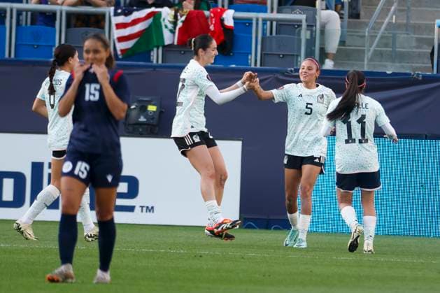 February 23, 2024, Los Angeles, California, USA: Mexico s KAREN LUNA 5 celebrates after scoring against the Dominican Republic during a 2024 Concacaf Women Gold Cup soccer game in Carson, Calif. on Friday February 23, 2024. Los Angeles USA - ZUMAc68_ 20240223_zaf_c68_011 Copyright: xRingoxChiux