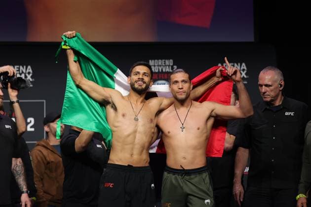 February 23, 2024, Mexico City, Ciudad de Mexico, Mexico: February 23, 2024, Mexico City, Mexico: (L-R) Yair Rodriguez of Mexico and Brian Ortega pose for the crowd during the UFC Fight Night ceremonial weigh-in at CDMX Arena. on February 23, 2024 in Mexico City, Mexico. Mexico City Mexico - ZUMAe321 20240223_zsa_e321_164 Copyright: xLuisxMarin xEyepixxGroupx