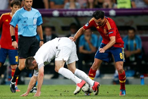 Onderwerp Subject: Spain - France - European Championship, EM, Europameisterschaft Reklame: Club Team Country: Seizoen Season: 2012 FOTO PHOTO: XAVI ( Xavier Hernandez CREUS ) (R) of Spain in duel with Franck RIBERY ( Franck Bilal RIBERY ) (L) of France. (Photo by PICS UNITED) DONETSK UKRAINE Content not available for redistribution in The Netherlands directly or indirectly through any third parties. Copyright: xBSRxAgencyx 12690623X2I1392