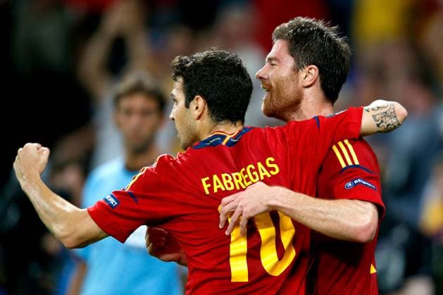 Onderwerp Subject: Spain - France - European Championship, EM, Europameisterschaft Reklame: Club Team Country: Seizoen Season: 2012 FOTO PHOTO: Xabi ALONSO ( Xabier Alonso OLANA ) (R) of Spain celebrating his goal with Cesc FABREGAS ( Francesc Fabregas SOLER ) (L) of Spain ( 1 - 0 ). (Photo by PICS UNITED) DONETSK UKRAINE Content not available for redistribution in The Netherlands directly or indirectly through any third parties. Copyright: xBSRxAgencyx 12690623X2I0692