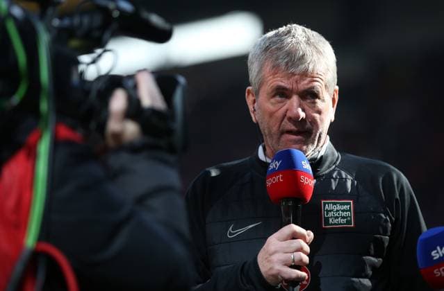 Friedhelm Funkel Trainer FC Kaiserslautern beim sky sport Interview 24 02 2024, Fußball, 2 Bundesliga, FC Kaiserslautern Karlsruher SC, 23 Spieltag, Saison 2023 24, Fritz Walter Stadion, Kaiserslautern, Deutschland, zmdz, DFB DFL regulations prohibit any use of photographs as image sequences and or quasi video FC Kaiserslautern Karlsruher SC