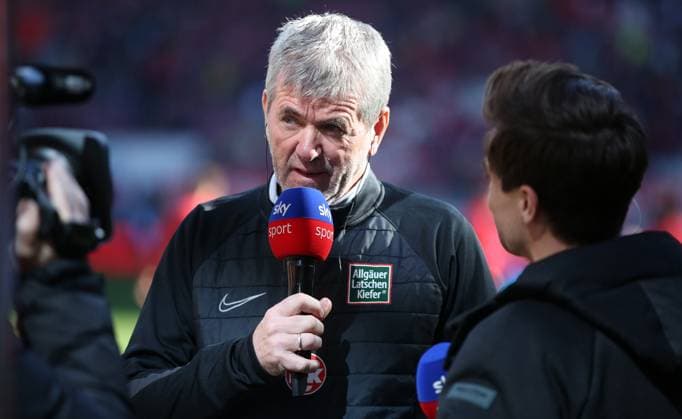 Friedhelm Funkel Trainer FC Kaiserslautern beim sky sport Interview 24 02 2024, Fußball, 2 Bundesliga, FC Kaiserslautern Karlsruher SC, 23 Spieltag, Saison 2023 24, Fritz Walter Stadion, Kaiserslautern, Deutschland, zmdz, DFB DFL regulations prohibit any use of photographs as image sequences and or quasi video FC Kaiserslautern Karlsruher SC