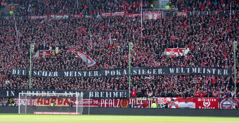 Minutes silence in memory of Andreas Brehme, 24 02 2024, Football, 2 Bundesliga, FC Kaiserslautern Karlsruher SC, 23 Matchday, Season 2023 24, Fritz Walter Stadion, Kaiserslautern, Germany, zmdz, DFB DFL regulations prohibit any use of photographs as image sequences and or quasi video FC Kaiserslautern Karlsruher SC