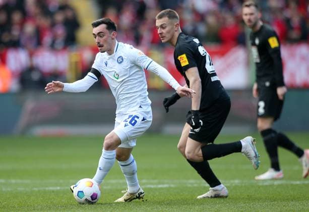 Paul Nebel 26, Karlsruher SC , Filip Kaloc 26, FC Kaiserslautern 24 02 2024, Football, 2 Bundesliga, FC Kaiserslautern Karlsruher SC, 23 Matchday, Season 2023 24, Fritz Walter Stadion, Kaiserslautern, Germany, zmdz, DFB DFL regulations prohibit any use of photographs as image sequences and or quasi video FC Kaiserslautern Karlsruher SC
