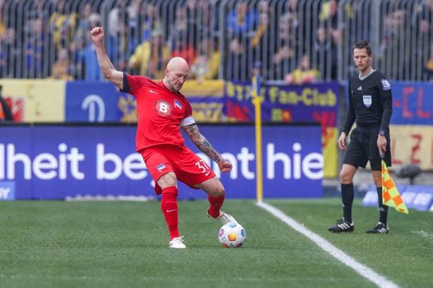 24 02 2024, Soccer, 2 Bundesliga, Matchday 23, Season 2023 2024, Eintracht Braunschweig Hertha BSC, Toni Leistner Hertha BSC Braunschweig Eintracht Stadion NDS Germany xRHR PHOTO TRx Copyright: RHR-FOTOx RHR-FOTO TR