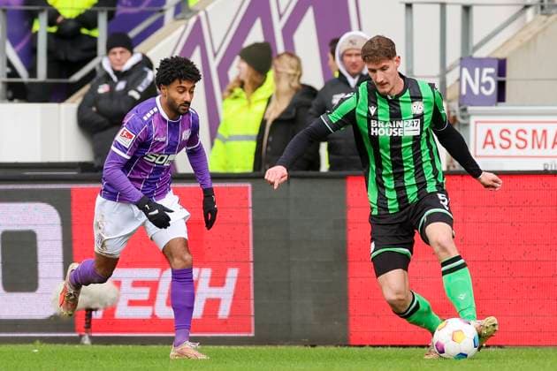 Noel Niemann VfL Osnabrueck and Phil Neumann Hannover 96 fight for the ball, 2 Bundesliga, VfL Osnabrueck vs Hannover 96, Bremer Bruecke, 24 02 2024, Osnabrueck, Germany