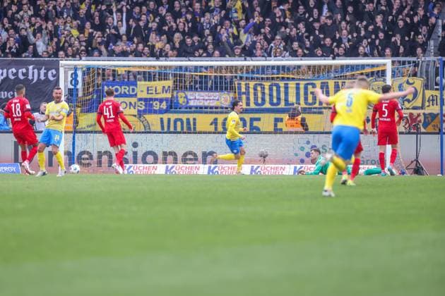 24 02 2024, Soccer, 2 Bundesliga, Matchday 23, Season 2023 2024, Eintracht Braunschweig Hertha BSC, Fabio Kaufmann Eintracht Braunschweig scores the goal to make it 1 - 0 Braunschweig Eintracht Stadion NDS Germany xRHR PHOTO TRx Copyright: RHR-FOTOx RHR-FOTO TR