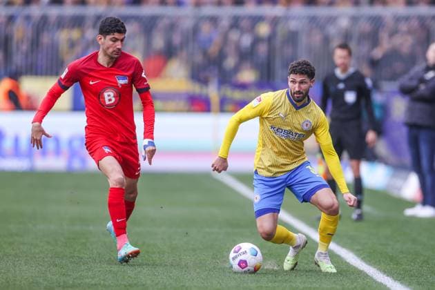 24 02 2024, Soccer, 2 Bundesliga, Matchday 23, Season 2023 2024, Eintracht Braunschweig Hertha BSC, f l Andreas Bouchalakis Hertha BSC , Fabio Kaufmann Eintracht Braunschweig Braunschweig Eintracht Stadion NDS Germany xRHR PHOTO TRx Copyright: RHR-FOTOx RHR-FOTO TR