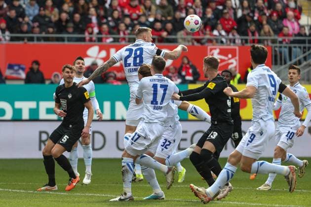 24 02 2024, xusrbx, Soccer 2 Bundesliga, 1 FC Kaiserslautern Karlsruher SC emspor, v l Marcel Franke Karlsruher SC , 28 , Nicolai Rapp Karlsruher SC , 17 , l13 Strafraum, Strafraumszene, DFL DFB REGULATIONS PROHIBIT ANY USE OF PHOTOGRAPHS as IMAGE SEQUENCES and or QUASI VIDEO Kaiserslautern
