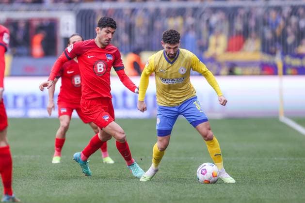 24 02 2024, Soccer, 2 Bundesliga, Matchday 23, Season 2023 2024, Eintracht Braunschweig Hertha BSC, f l Andreas Bouchalakis Hertha BSC , Fabio Kaufmann Eintracht Braunschweig Braunschweig Eintracht Stadion NDS Germany xRHR PHOTO TRx Copyright: RHR-FOTOx RHR-FOTO TR