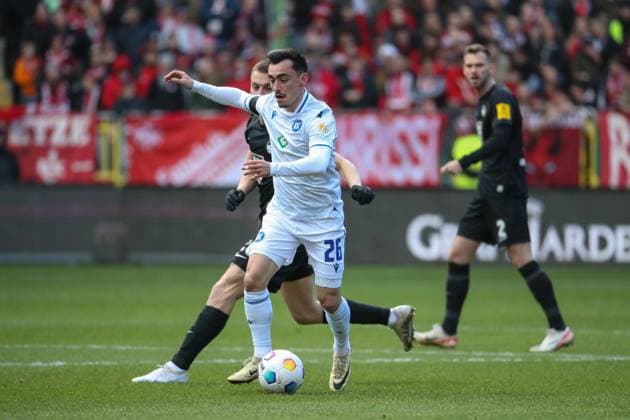 24 02 2024, xusrbx, Soccer 2 Bundesliga, 1 FC Kaiserslautern Karlsruher SC emspor, v l Filip Kaloc 1 FC Kaiserslautern, 26 , Paul Nebel Karlsruher SC , 26 , DFL DFB REGULATIONS PROHIBIT ANY USE OF PHOTOGRAPHS as IMAGE SEQUENCES and or QUASI VIDEO Kaiserslautern