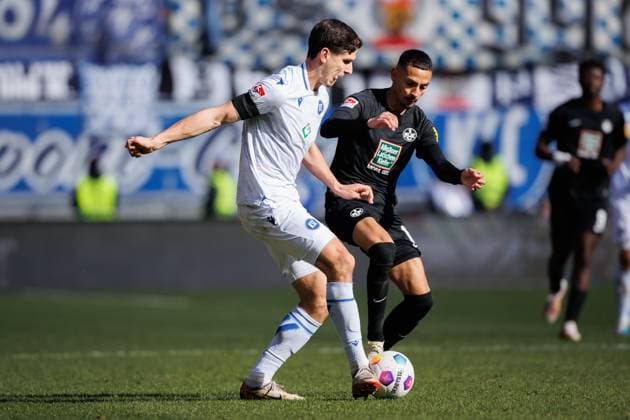 Igor Matanovic Karlsruher SC in duel with Kenny Prince Redondo 1 FC Kaiserslautern , 1 FC Kaiserslautern vs Karlsruher SC, Soccer, 2 Bundesliga, Season 2023 2024, 24 02 2024 1 FC Kaiserslautern vs Karlsruher SC, Soccer, 2 Bundesliga, Season 2023 2024, 24 02 2024 Kaiserslautern Copyright: xEibner-Pressefoto AlexanderxNeisx EP_ANS
