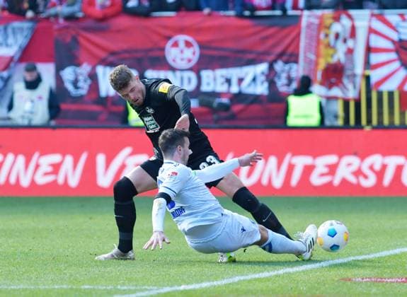 Soccer 2 Bundesliga Season 2023 24 Kaiserslautern Fritz Walter Stadion 24 02 2024 1 FC Kaiserslautern fck Karlsruher SC ksc Jan ELVEDI 1 FC Kaiserslautern , back Gerome GONDORF Karlsruher SC Soccer 2 Bundesliga 1 FC Kaiserslautern