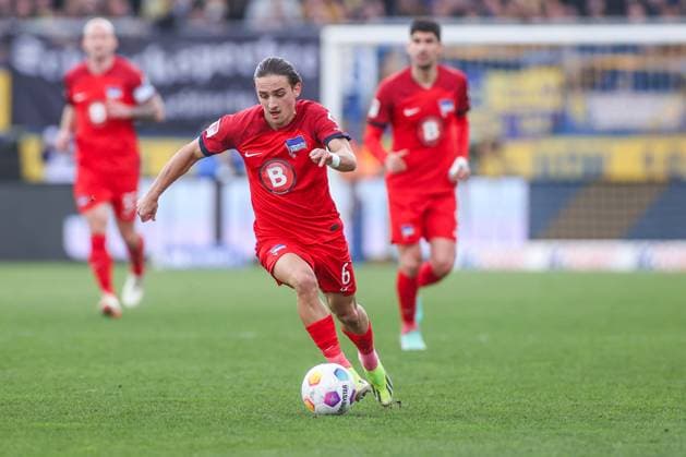 24 02 2024, Soccer, 2 Bundesliga, Matchday 23, Season 2023 2024, Eintracht Braunschweig Hertha BSC, Michal Karbownik Hertha BSC Braunschweig Eintracht Stadion NDS Germany xRHR PHOTO TRx Copyright: RHR-FOTOx RHR-FOTO TR