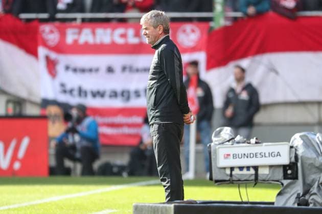 24 02 2024, xusrbx, Soccer 2 Bundesliga, 1 FC Kaiserslautern Karlsruher SC emspor, Friedhelm Funkel Trainer 1 FC Kaiserslautern , DFL DFB REGULATIONS PROHIBIT ANY USE OF PHOTOGRAPHS as IMAGE SEQUENCES and or QUASI VIDEO Kaiserslautern