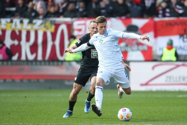 24 02 2024, xusrbx, Soccer 2 Bundesliga, 1 FC Kaiserslautern Karlsruher SC emspor, v l Ben Zolinski 1 FC Kaiserslautern, 31 , Dzenis Burnic Karlsruher SC , 15 , DFL DFB REGULATIONS PROHIBIT ANY USE OF PHOTOGRAPHS as IMAGE SEQUENCES and or QUASI VIDEO Kaiserslautern