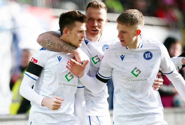 1 0 KSC by Marvin Wanitzek 10, Karlsruher SC left 24 02 2024, Soccer, 2 Bundesliga, FC Kaiserslautern Karlsruher SC, 23 Matchday, Season 2023 24, Fritz Walter Stadion, Kaiserslautern, Germany, zmdz, DFB DFL regulations prohibit any use of photographs as image sequences and or quasi video FC Kaiserslautern Karlsruher SC
