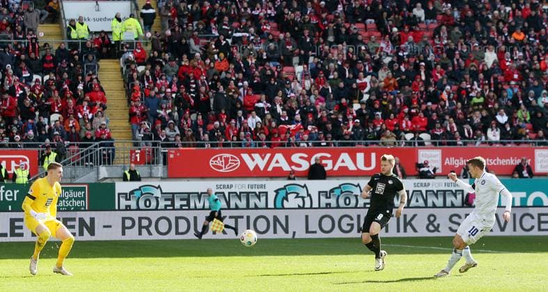 1 0 KSC by Marvin Wanitzek 10, Karlsruher SC 24 02 2024, Soccer, 2 Bundesliga, FC Kaiserslautern Karlsruher SC, 23 Matchday, Season 2023 24, Fritz Walter Stadion, Kaiserslautern, Germany, zmdz, DFB DFL regulations prohibit any use of photographs as image sequences and or quasi video FC Kaiserslautern Karlsruher SC