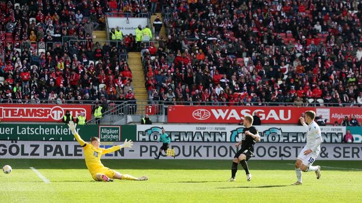 1 0 KSC by Marvin Wanitzek 10, Karlsruher SC 24 02 2024, Soccer, 2 Bundesliga, FC Kaiserslautern Karlsruher SC, 23 Matchday, Season 2023 24, Fritz Walter Stadion, Kaiserslautern, Germany, zmdz, DFB DFL regulations prohibit any use of photographs as image sequences and or quasi video FC Kaiserslautern Karlsruher SC