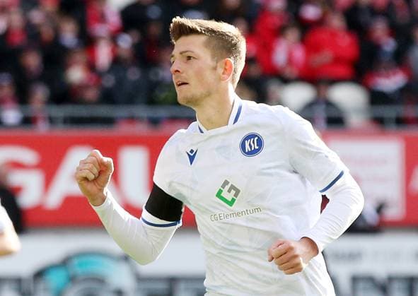1 0 KSC by Marvin Wanitzek 10, Karlsruher SC left 24 02 2024, Soccer, 2 Bundesliga, FC Kaiserslautern Karlsruher SC, 23 Matchday, Season 2023 24, Fritz Walter Stadion, Kaiserslautern, Germany, zmdz, DFB DFL regulations prohibit any use of photographs as image sequences and or quasi video FC Kaiserslautern Karlsruher SC