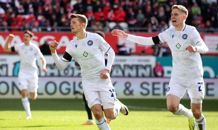 1 0 KSC by Marvin Wanitzek 10, Karlsruher SC left 24 02 2024, Soccer, 2 Bundesliga, FC Kaiserslautern Karlsruher SC, 23 Matchday, Season 2023 24, Fritz Walter Stadion, Kaiserslautern, Germany, zmdz, DFB DFL regulations prohibit any use of photographs as image sequences and or quasi video FC Kaiserslautern Karlsruher SC