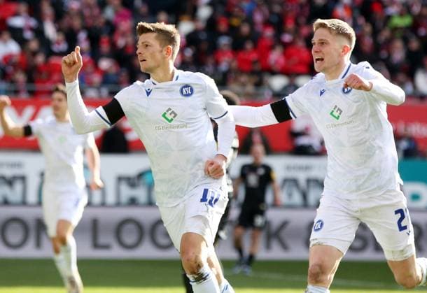 1 0 KSC by Marvin Wanitzek 10, Karlsruher SC left 24 02 2024, Soccer, 2 Bundesliga, FC Kaiserslautern Karlsruher SC, 23 Matchday, Season 2023 24, Fritz Walter Stadion, Kaiserslautern, Germany, zmdz, DFB DFL regulations prohibit any use of photographs as image sequences and or quasi video FC Kaiserslautern Karlsruher SC