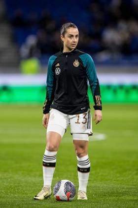 UEFA WOMENS Nations LEAGUE semi-final France Germany 23 02 2024 Sara Däbritz Germany, 13 in the warm-up UEFA WOMENS Nations LEAGUE semi-final France Germany Lyon, Groupama Stadium, 23 02 2024 Copyright: xBEAUTIFULxSPORTS Wunderlx
