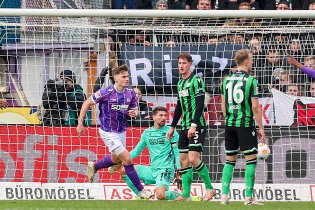 Erik Engelhardt VfL Osnabrueck celebrates his goal for 1 0, 2 Bundesliga, VfL Osnabrueck vs Hannover 96, Bremer Bruecke, 24 02 2024, Osnabrueck, Germany