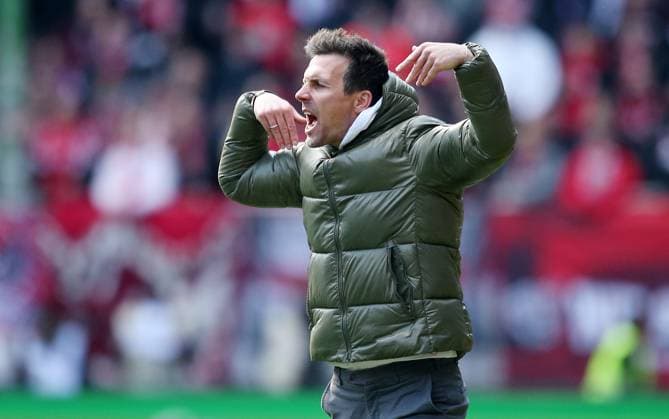 Christian Eichner Coach Karlsruher SC 24 02 2024, Football, 2 Bundesliga, FC Kaiserslautern Karlsruher SC, 23 Matchday, Season 2023 24, Fritz Walter Stadion, Kaiserslautern, Germany, zmdz, DFB DFL regulations prohibit any use of photographs as image sequences and or quasi video FC Kaiserslautern Karlsruher SC
