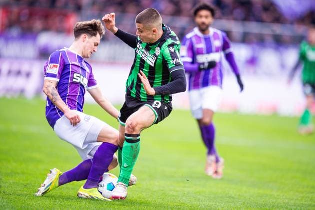 24 02 2024 Soccer, 2023 2024, 2 Bundesliga, Matchday 23, VfL Osnabrück Hannover 96 L R Florian Kleinhansl Osnabrück , Nicolo Tresoldi Hannover DFL REGULATIONS PROHIBIT ANY USE OF PHOTOGRAPHS AS IMAGE SEQUENCES AND OR QUASI VIDEO