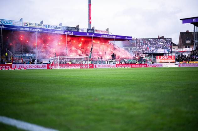 24 02 2024 Soccer, 2023 2024, 2 Bundesliga, 23 Matchday, VfL Osnabrück Hannover 96 Fans Hannover with pyrotechnics DFL REGULATIONS PROHIBIT ANY USE OF PHOTOGRAPHS AS IMAGE SEQUENCES AND OR QUASI VIDEO