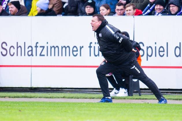 24 02 2024 Soccer, 2023 2024, 2 Bundesliga, Matchday 23, VfL Osnabrück Hannover 96 Uwe Koschinat Coach Osnabrück DFL REGULATIONS PROHIBIT ANY USE OF PHOTOGRAPHS AS IMAGE SEQUENCES AND OR QUASI VIDEO