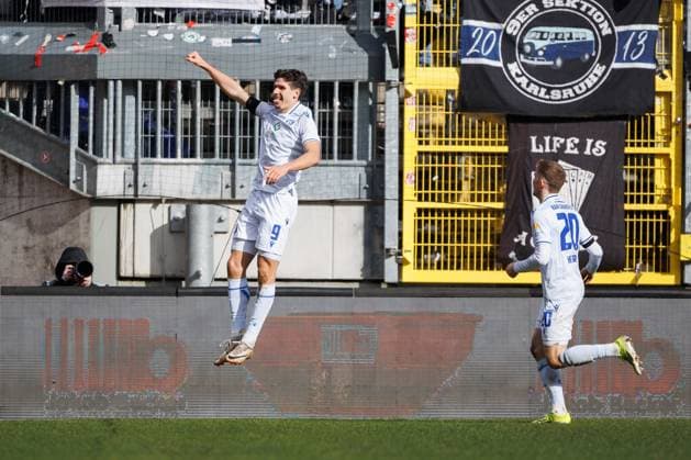 Igor Matanovic Karlsruher SC celebrates the goal to 0 2 with David Herold Karlsruher SC , 1 FC Kaiserslautern vs Karlsruher SC, Soccer, 2 Bundesliga, Season 2023 2024, 24 02 2024 1 FC Kaiserslautern vs Karlsruher SC, Soccer, 2 Bundesliga, Season 2023 2024, 24 02 2024 Kaiserslautern Copyright: xEibner-Pressefoto AlexanderxNeisx EP_ANS