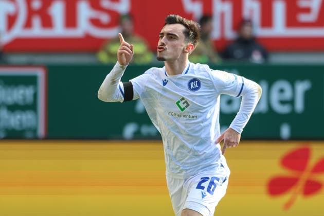24 02 2024, xusrbx, Fußball 2 Bundesliga, 1 FC Kaiserslautern Karlsruher SC emspor, Torjubel, 82 Spielminute, Tor 0 3 Paul Nebel Karlsruher SC , 26 , DFL DFB REGULATIONS PROHIBIT ANY USE OF PHOTOGRAPHS as IMAGE SEQUENCES and or QUASI VIDEO Kaiserslautern