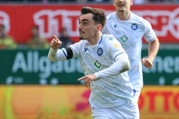 24 02 2024, xusrbx, Fußball 2 Bundesliga, 1 FC Kaiserslautern Karlsruher SC emspor, Torjubel, 82 Spielminute, Tor 0 3 Paul Nebel Karlsruher SC , 26 , DFL DFB REGULATIONS PROHIBIT ANY USE OF PHOTOGRAPHS as IMAGE SEQUENCES and or QUASI VIDEO Kaiserslautern