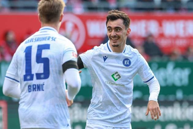 24 02 2024, xusrbx, Soccer 2 Bundesliga, 1 FC Kaiserslautern Karlsruher SC emspor, v l Dzenis Burnic Karlsruher SC , 15 , Patrick Drewes Karlsruher SC , 23 , Goalscorer for 0 3 in the 82nd minute of the match, Paul Nebel, DFL DFB REGULATIONS PROHIBIT ANY USE OF PHOTOGRAPHS as IMAGE SEQUENCES and or QUASI VIDEO Kaiserslautern