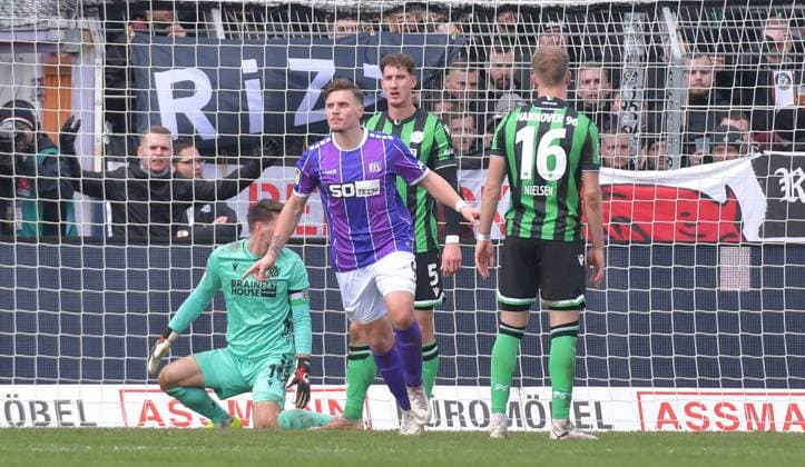 24 02 2024, xblx, Fußball 2 Bundesliga, VfL Osnabrueck Hannover 96 emspor, v l Erik Engelhardt VfL Osnabrueck , Goal scored, Tor zum 1 0, celebrate the goal, Torjubel , Jubel, jubeln, jubelt, DFL DFB REGULATIONS PROHIBIT ANY USE OF PHOTOGRAPHS as IMAGE SEQUENCES and or QUASI VIDEO Osnabrueck