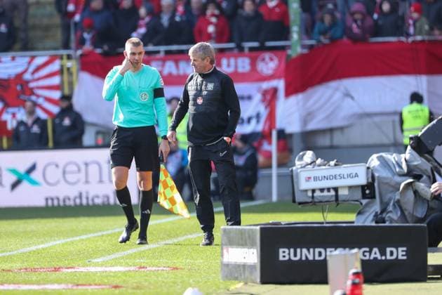 24 02 2024, xusrbx, Soccer 2 Bundesliga, 1 FC Kaiserslautern Karlsruher SC emspor, Friedhelm Funkel Trainer 1 FC Kaiserslautern , DFL DFB REGULATIONS PROHIBIT ANY USE OF PHOTOGRAPHS as IMAGE SEQUENCES and or QUASI VIDEO Kaiserslautern